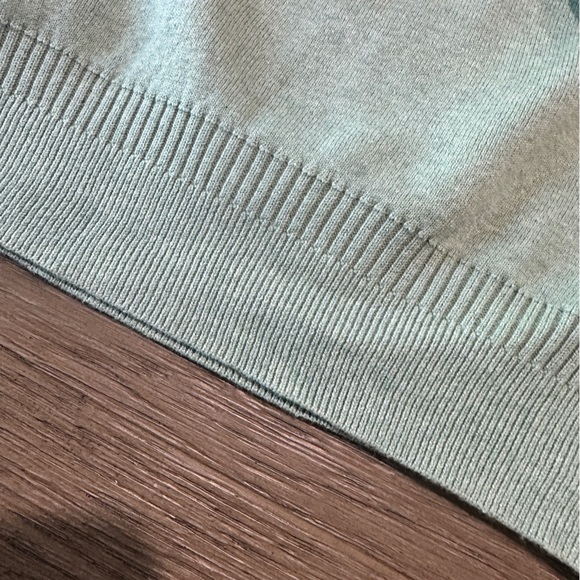 Calvin Klein Men’s V-Neck Sweater Size Large Light Green - Picture 4 of 7